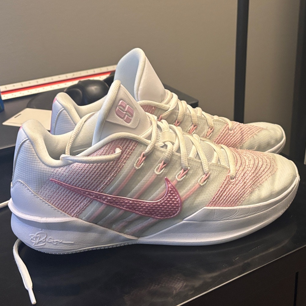Women’s Sabrina 3 basketball shoes. Size US8.5.
